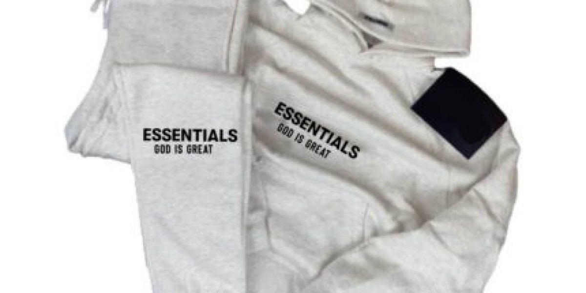 The Essential Hoodie: A Blend of Comfort and Cool